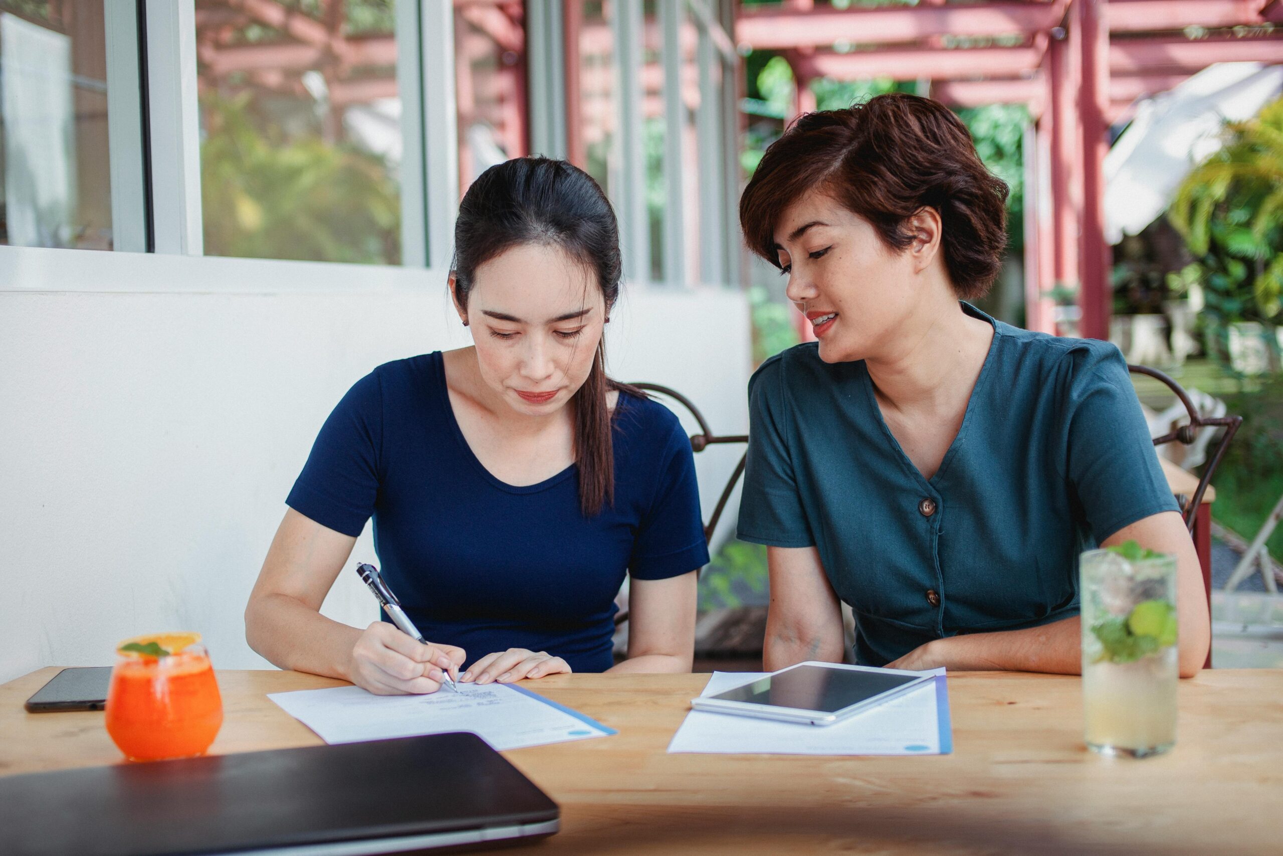 Is It Better to Employ an Experienced or Novice Maid?